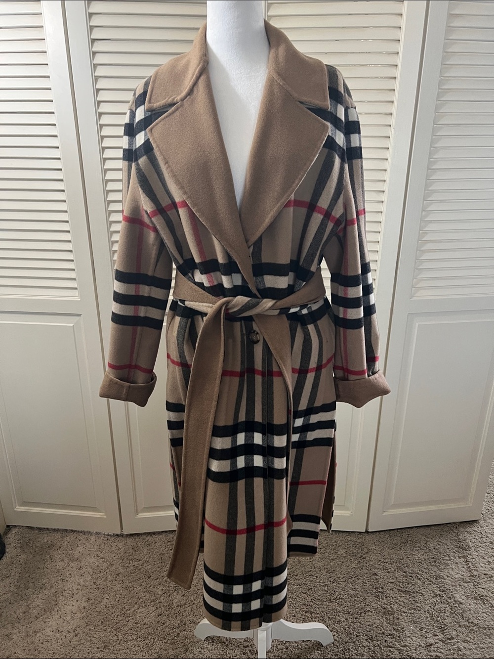 Authentic Burberry Woman’s Reversible Wool Wrap Coat. - Picture 7 of 16